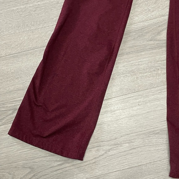 Old Navy Active Cozecore Flaire High Rise Sz Medium Burgundy High-Waisted Pants - Picture 2 of 9